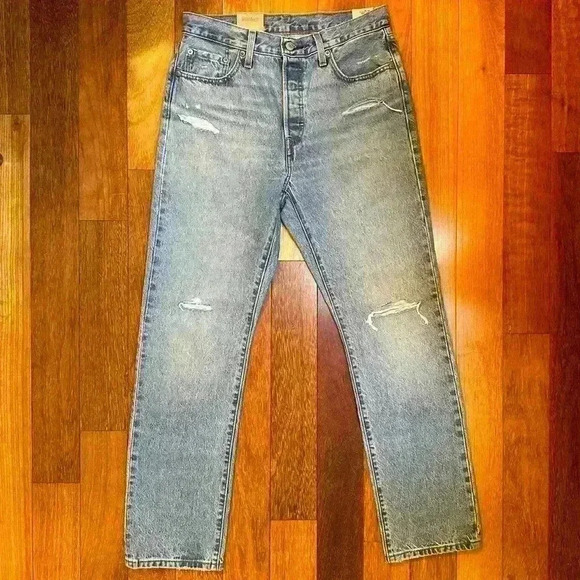 Levi’s |  Women’s straight leg light wash 501s size 29/30 BNWT - Picture 11 of 11